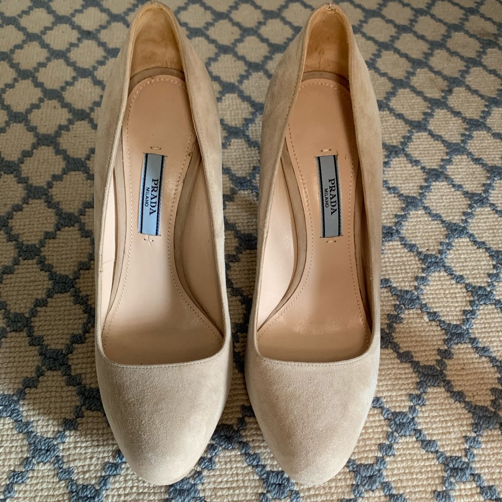 Prada nude suede heels 37 (6.5/7)